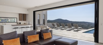 VILLA GAIA- 5 bedrooms, swimming pool, sea view