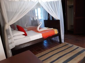 Desk, laptop workspace, free WiFi - Kilifi Luxury Apartments by CHH (Kilifi)