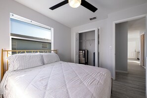 2 bedrooms, iron/ironing board, travel cot, free WiFi