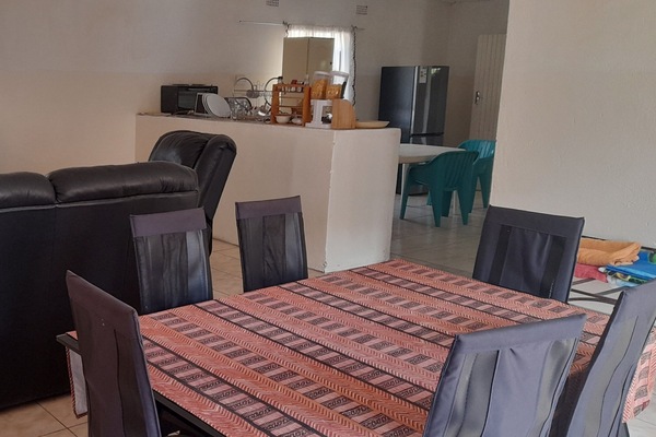 Family Townhome, 4 Bedrooms | In-room dining