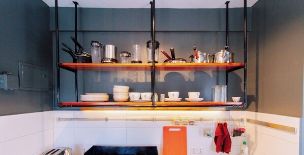 多士爐、廚房用具/餐具/器皿、餐桌