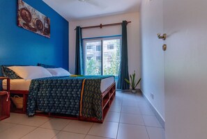 1 bedroom, desk, WiFi, bed sheets