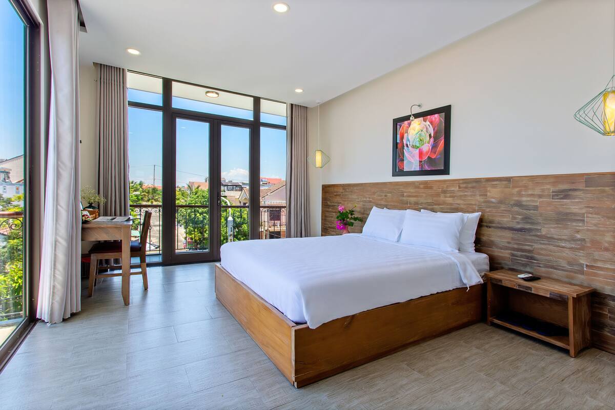 Superior Double Room | Desk, laptop workspace, free WiFi, bed sheets