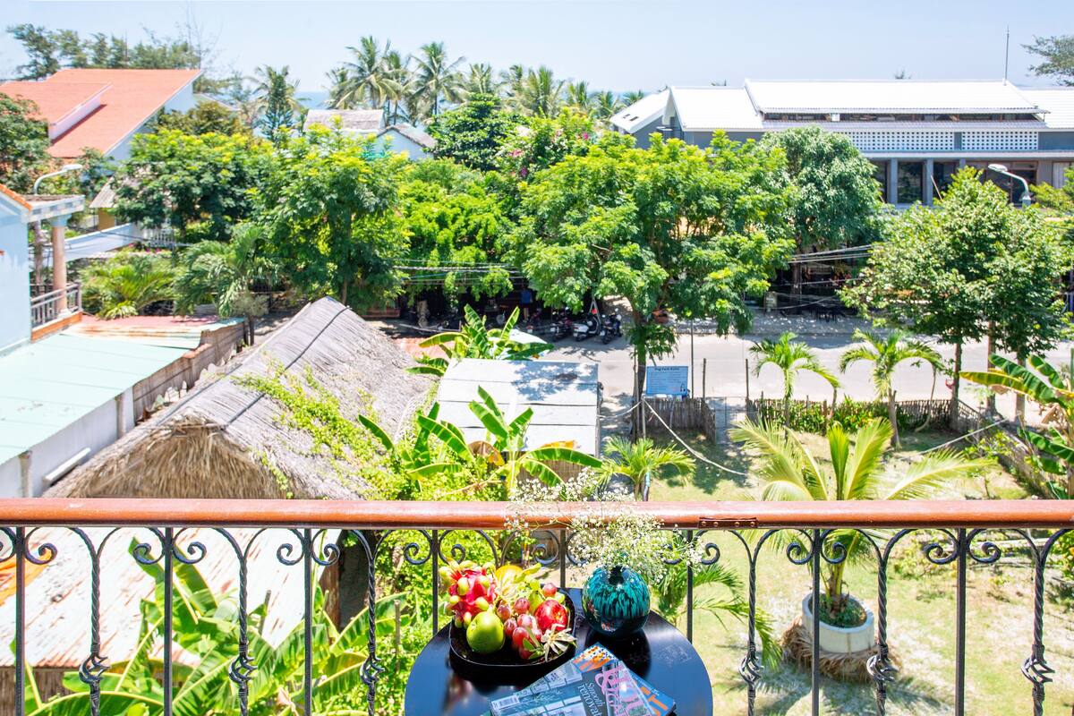 Signature Double Room | Desk, laptop workspace, free WiFi, bed sheets