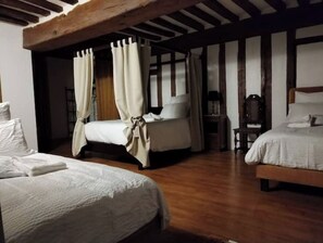 6 chambres, fer et planche à repasser, lit parapluie, Wi-Fi gratuit