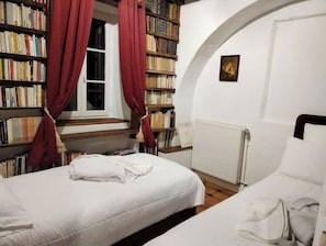 6 bedrooms, iron/ironing board, travel cot, free WiFi