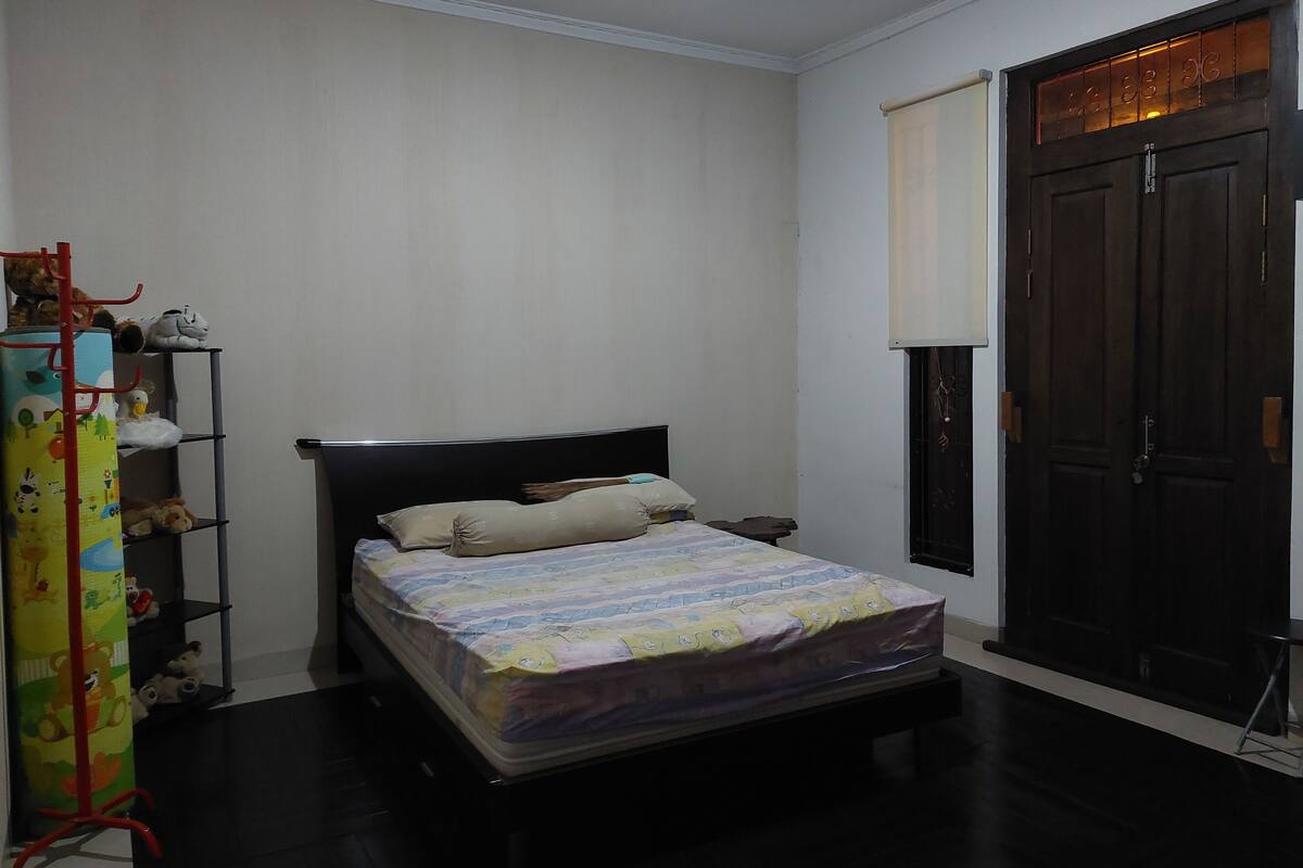 Habitación doble estándar | 1 habitación, caja de seguridad en la habitación y escritorio