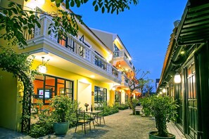 Biệt thự, 6 phòng ngủ | Hiên