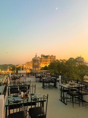 Restaurant - Pine Haveli - An Exquisite Heritage Stay (Udaipur)