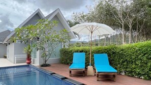 Outdoor pool - De Palm Poolvilla (Thep Krasattri)