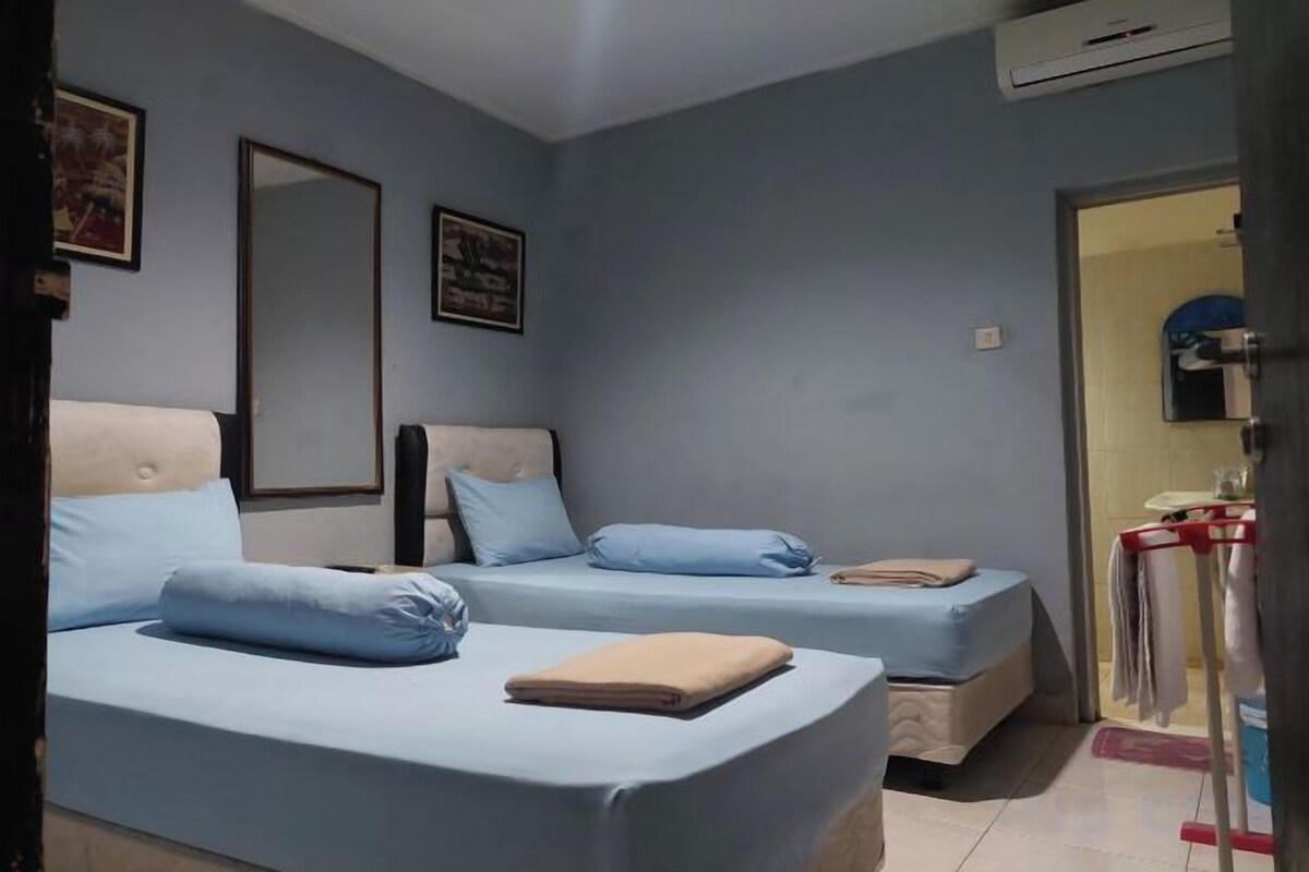 Meja, Wi-fi percuma, cadar katil 