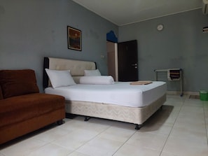Deluxe Room | Desk, free WiFi, bed sheets - Pondok Seruni Kemanggisan Jakarta (Jakarta)
