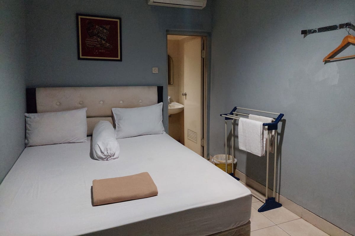 Kamar Double Standar | Meja kerja, Wi-Fi gratis, dan seprai linen