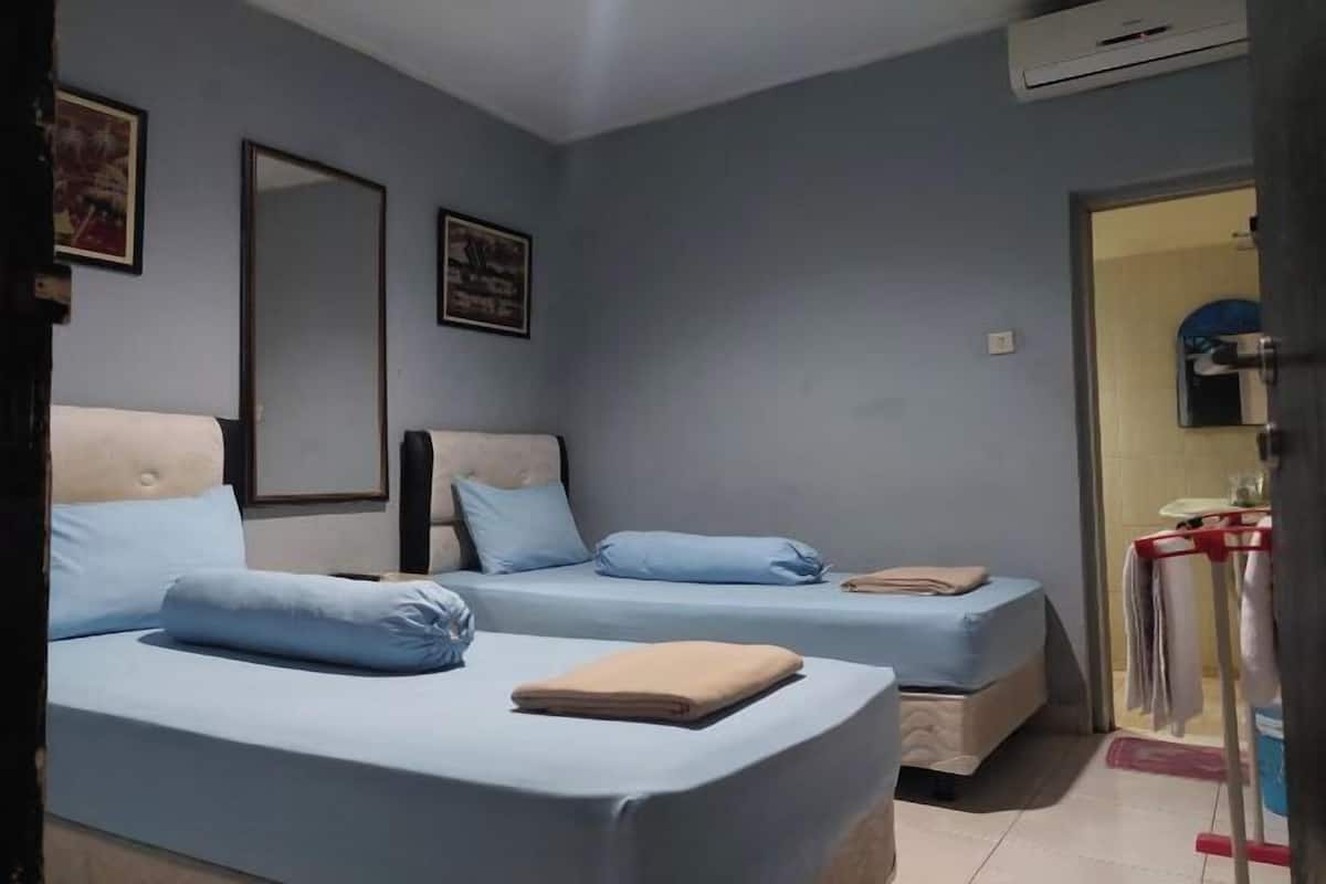 Meja kerja, Wi-Fi gratis, dan seprai linen
