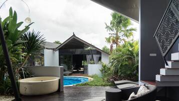 Outdoor pool, pool loungers