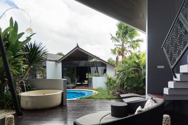 Outdoor pool, sun loungers