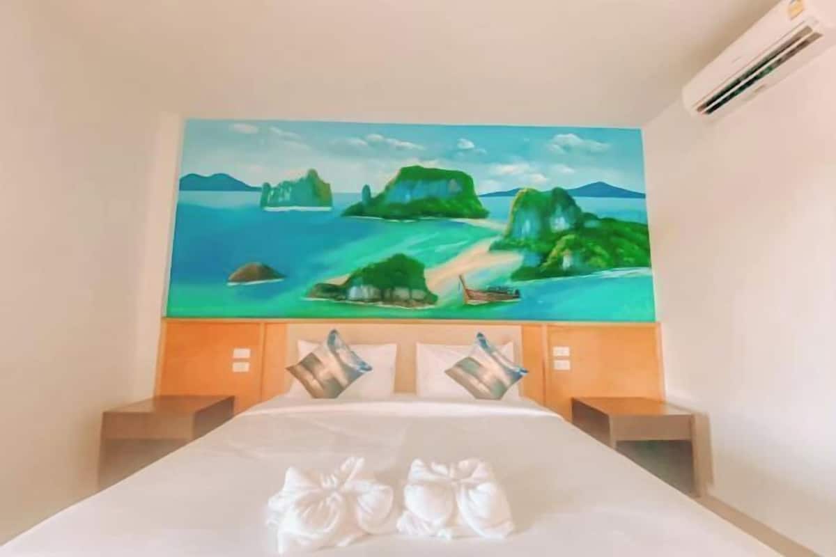 Desk, free WiFi, bed sheets