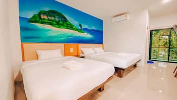 Escritorio, wifi gratis y ropa de cama