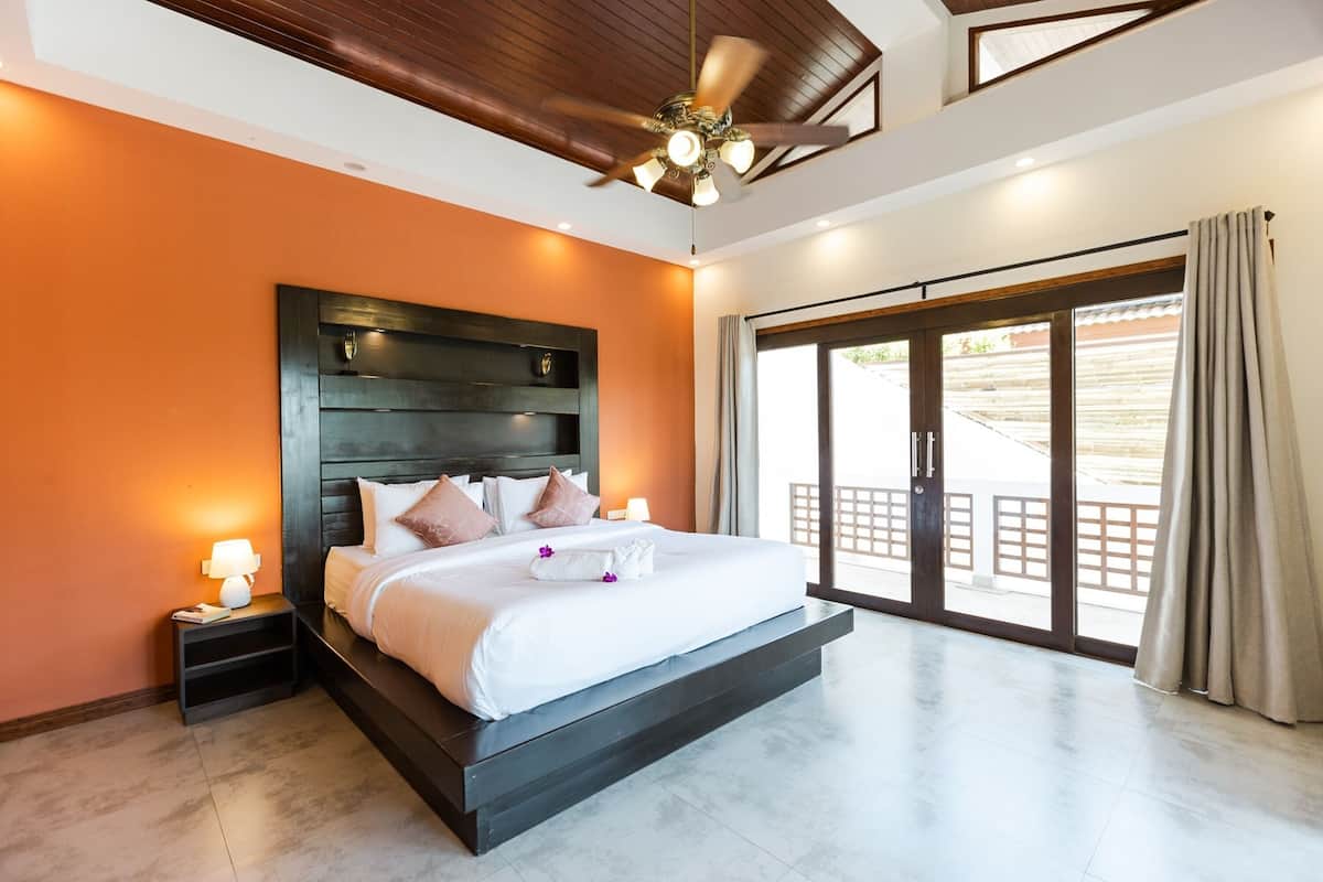 4 bedrooms, in-room safe, desk, iron/ironing board