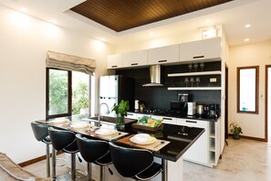 Fridge, microwave, electric kettle - Cliff Haven Villa Krabi (Krabi)