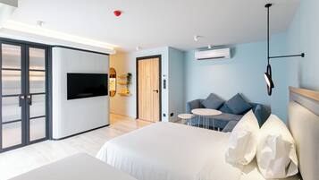 SACHA STUDIO XL- Twin | Premium bedding, desk, blackout drapes, free WiFi