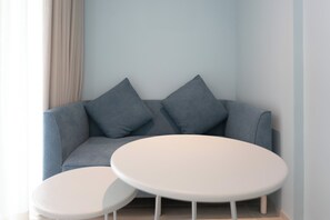 SACHA STUDIO | Living area | 32-inch LCD TV with satellite channels, TV - The Sacha Apart Hotel Thonglor (Bangkok)