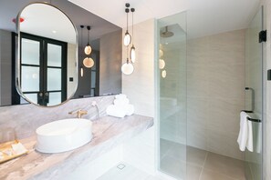 Standard Studio | Bilik Mandi | Pancuran mandi, hulu semburan mandi hujan 