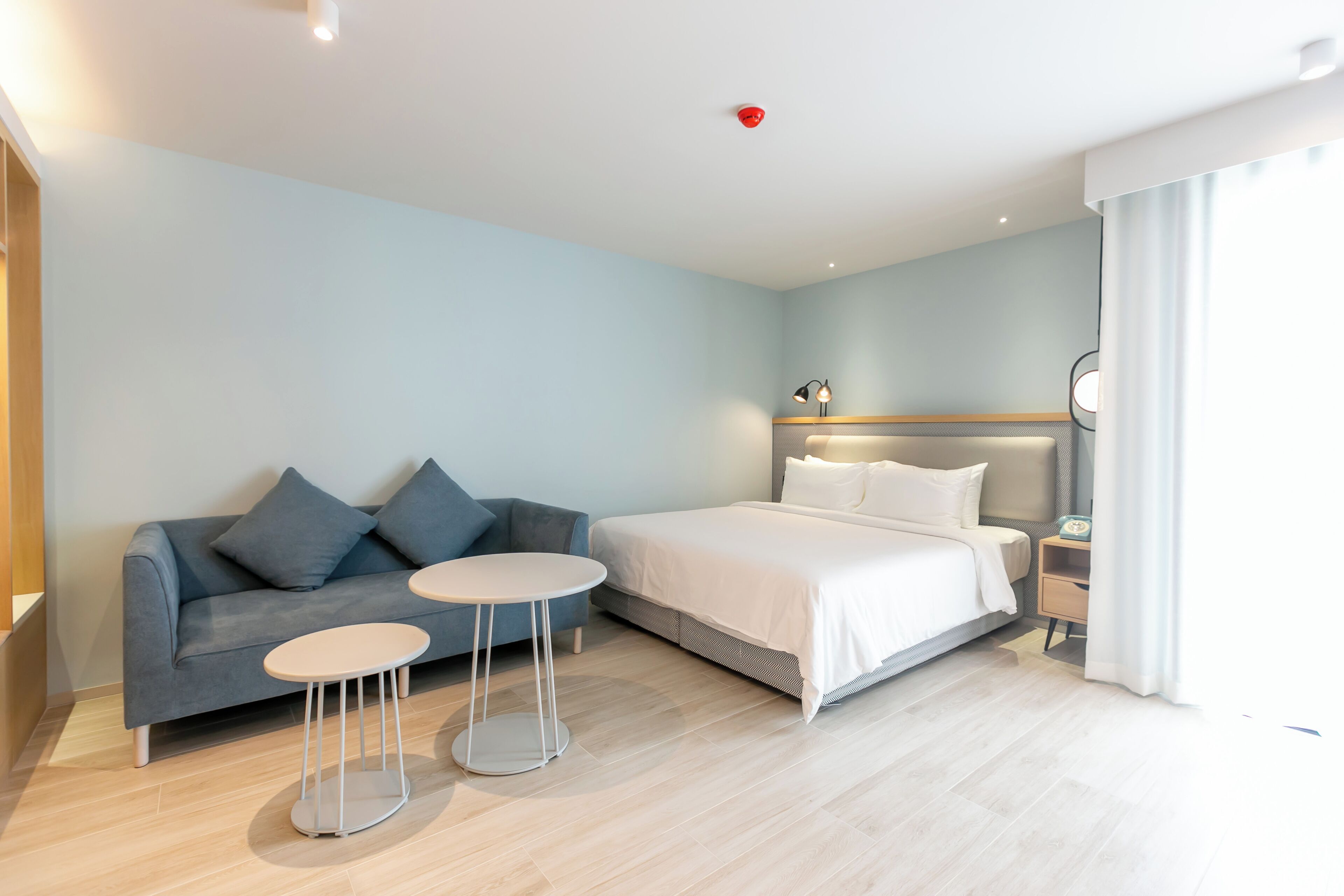 Premium bedding, desk, blackout curtains, free WiFi