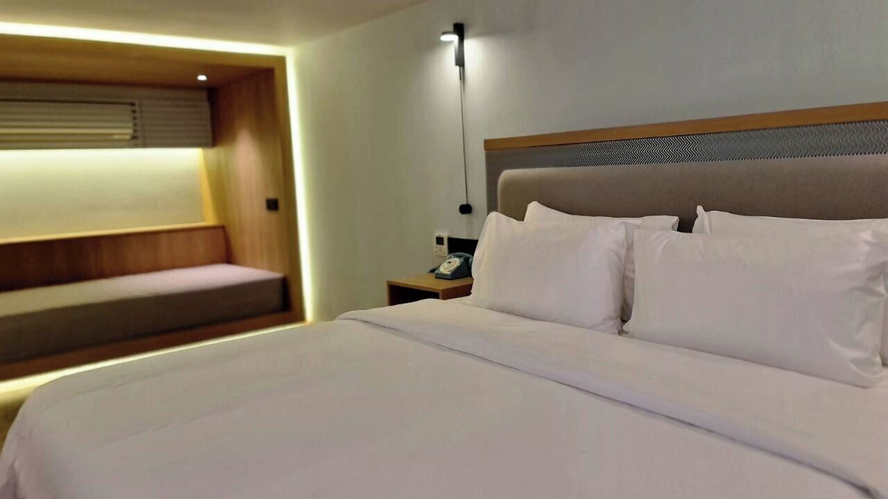 Premium bedding, desk, blackout curtains, free WiFi