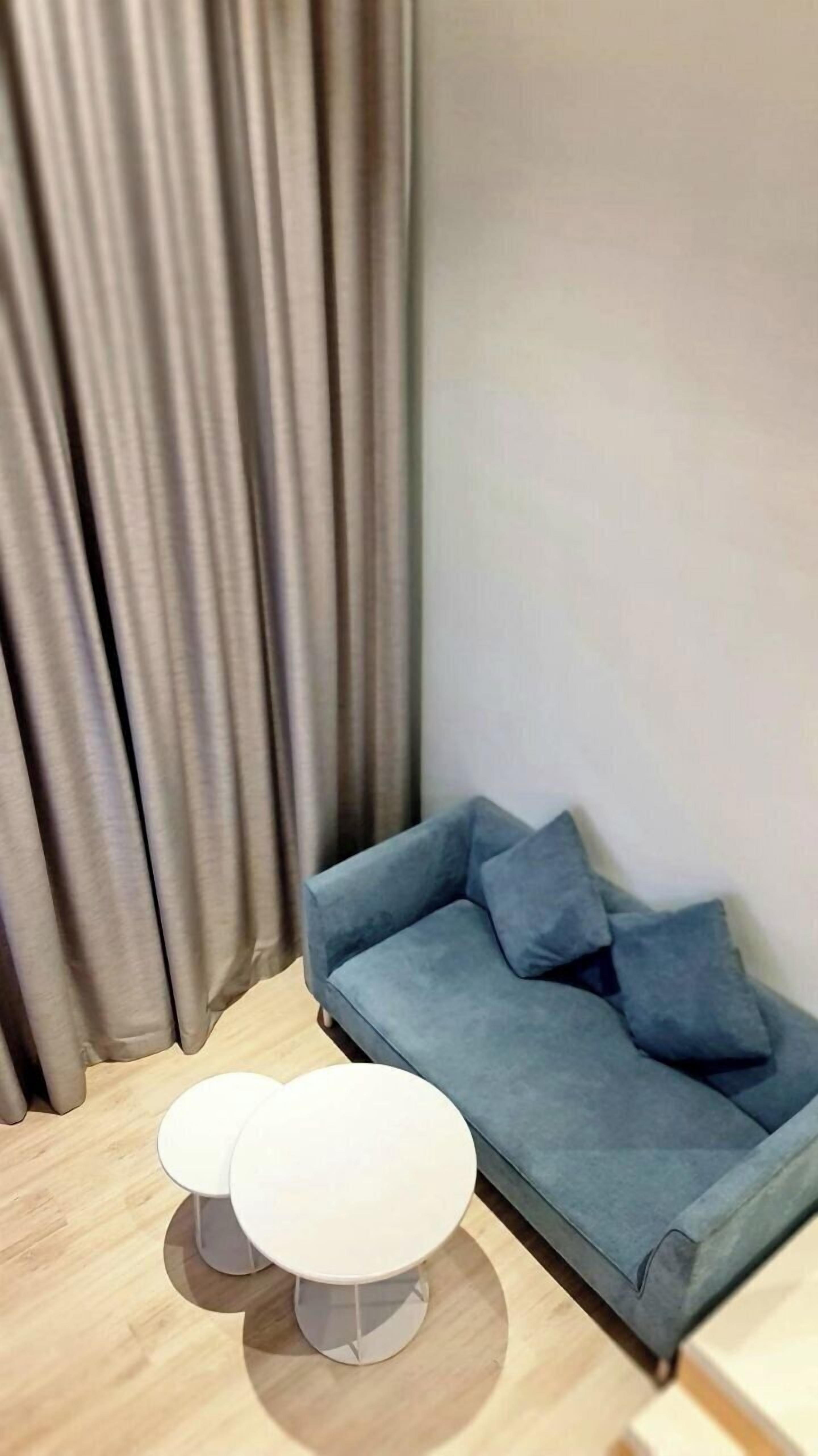 SACHA LOFTS | บริเวณนั่งเล่น | ทีวีจอแอลซีดี 32 นิ้ว พร้อมช่องดาวเทียม, ทีวี