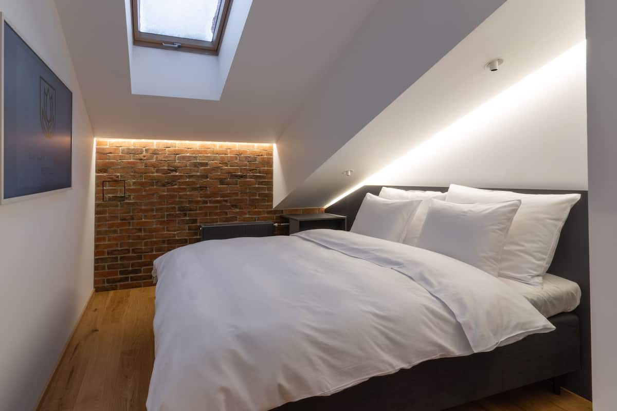 Classic Double Room | Desk, laptop workspace, free WiFi, bed sheets