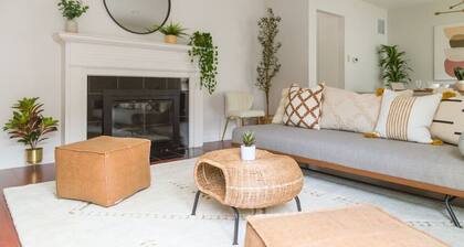 The Laurel Pad -12-Min From SFO, Tastefully Designed, Work Station