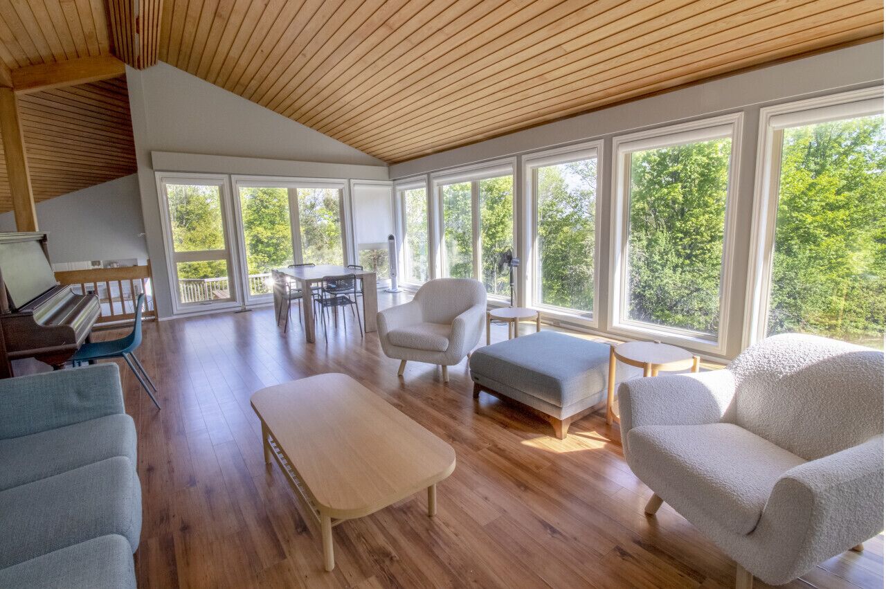 Smart TV, fireplace, table football, ping pong