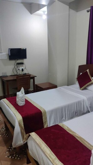 Premium bedding, free WiFi, bed sheets - Magvaris Comfort Inn (Shillong)