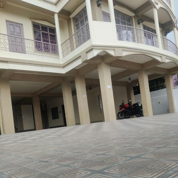 Free self parking - Magvaris Comfort Inn (Shillong)