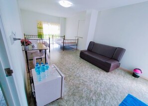 Basic Double or Twin Room | Desk, free WiFi - MRT Thaphra spthaphra (Bangkok)