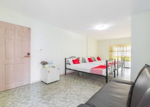 Basic Quadruple Room, 1 Bedroom | Desk, free WiFi