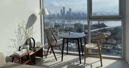 Amazing river view! best place to travel Seoul :)