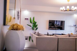 Smart TV - A view of the Nairobi National Park from the comfort of your balcony. Karibu! (Nairobi)