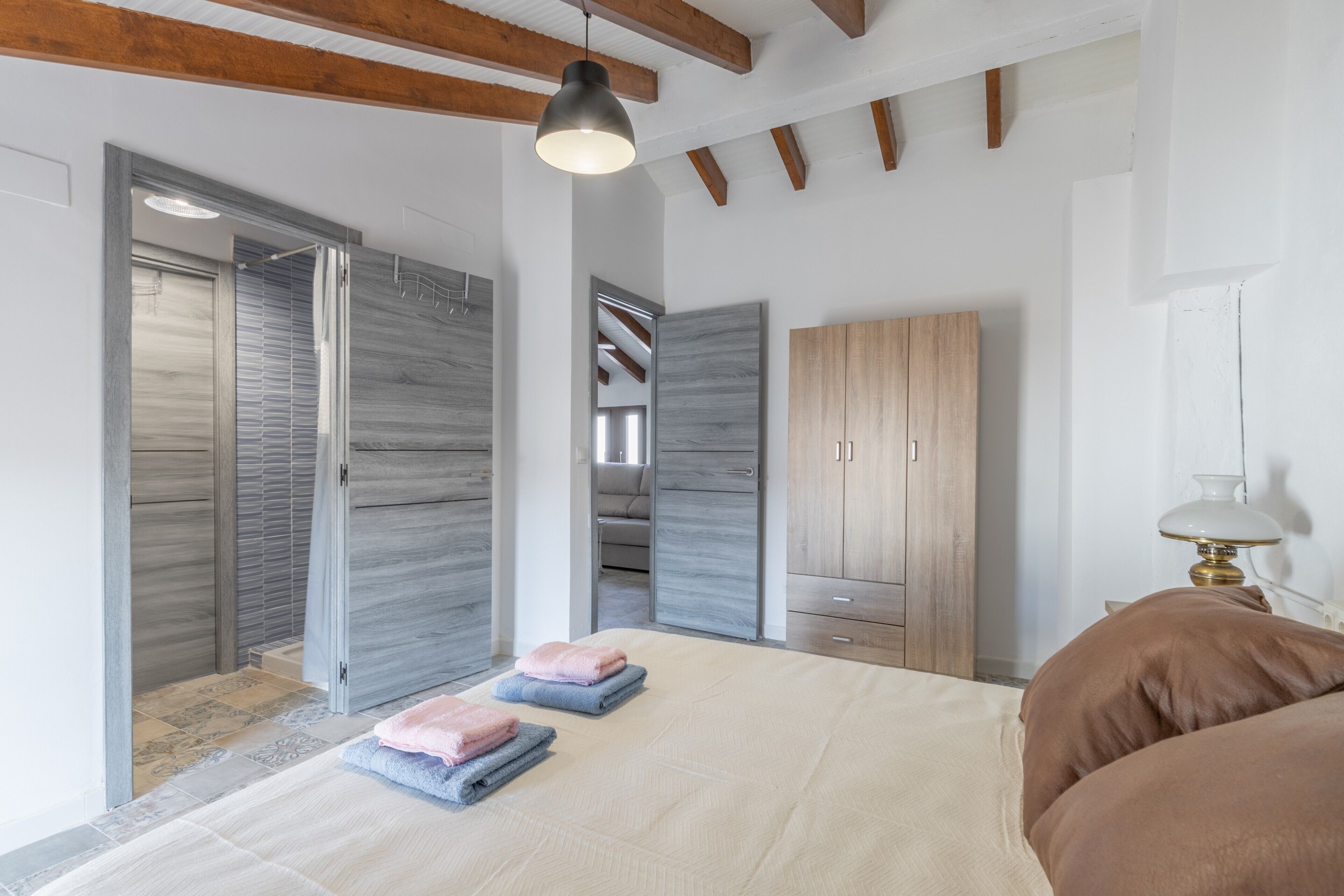 3 bedrooms, free WiFi, bed sheets