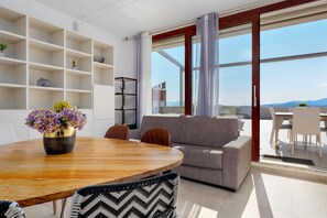 Interior - Apartment 'Window On The Sea' with Sea View, Wi-Fi and Air Conditioning (Olbia)