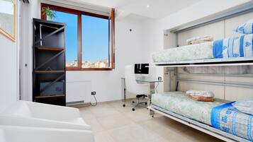 1 chambre, fer et planche Ă repasser, Wi-Fi gratuit, draps fournis