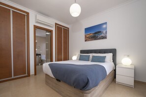 5 bedrooms, iron/ironing board, free WiFi, bed sheets