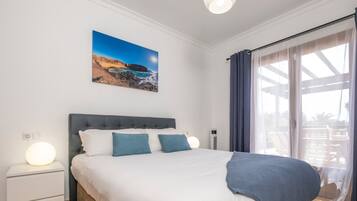 5 bedrooms, iron/ironing board, WiFi (free), bed sheets