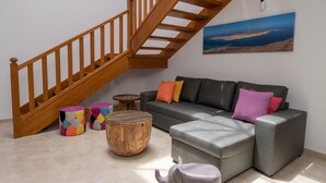 TV - Villa "Bethany" with Private Heated Pool, 2 Private Terraces & Wi-Fi (Playa Blanca)
