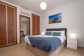 5 bedrooms, iron/ironing board, free WiFi, bed sheets