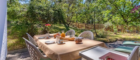 Outdoor dining
