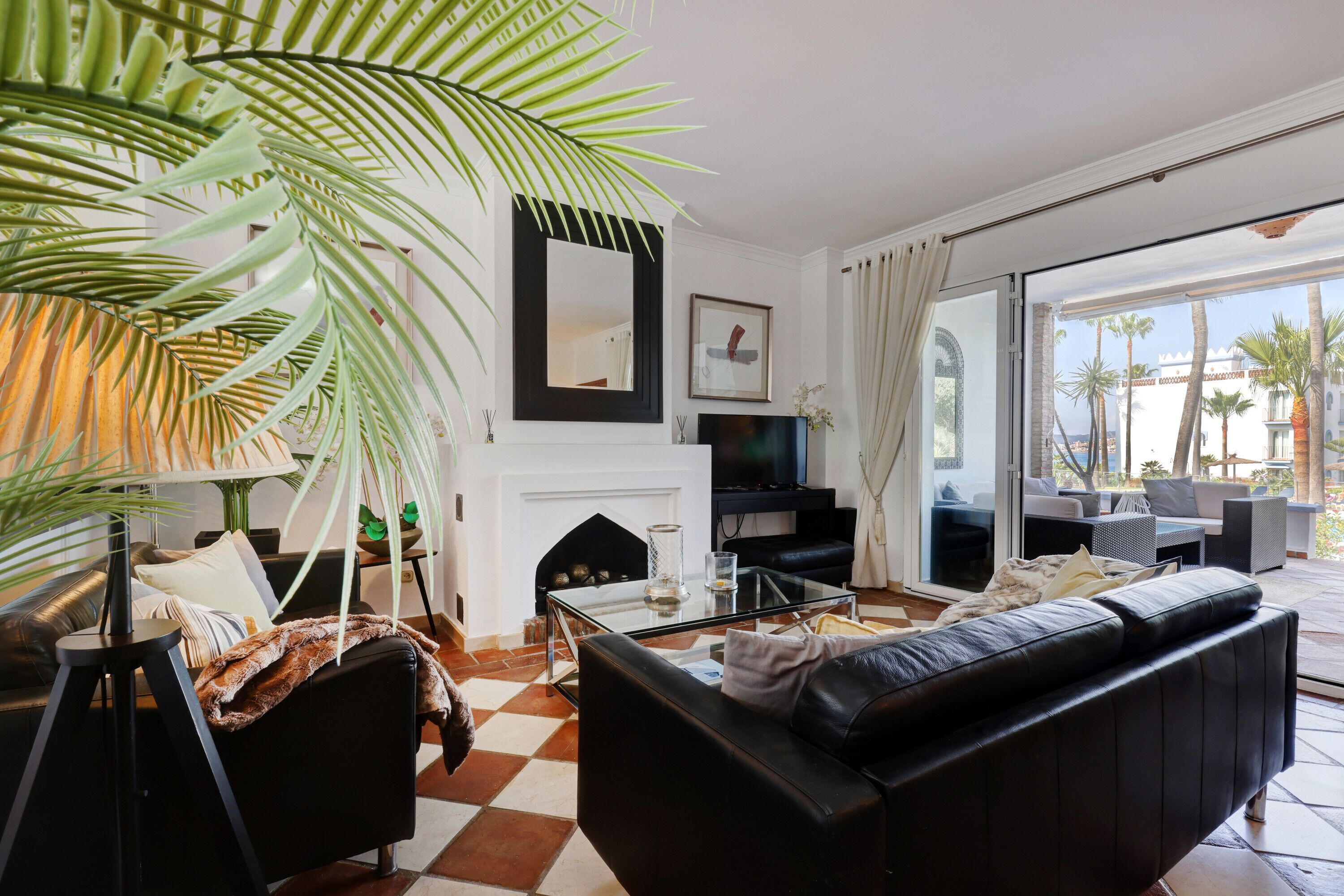 Tv, eldstad och dvd-spelare