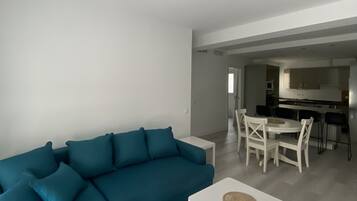 Télévision, lecteur de DVD, chaîne hi-fi