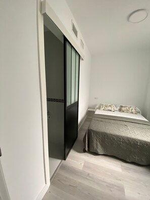 3 chambres, fer et planche à repasser, Wi-Fi gratuit, draps fournis